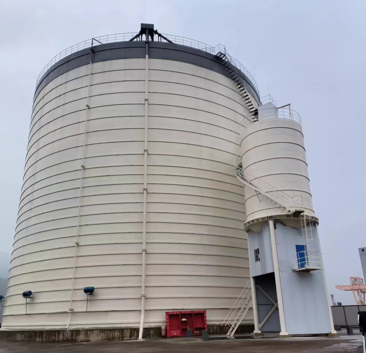 海港10万吨水泥钢板库